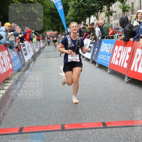 14.06.2026 - REWE Women's Run Strokosch-Dieckow http://msf.ph/oto/9751054 14.06.2026 09:50:34 Ziel 10396, 10869, 10958, 11009 meine-sportfotos.de