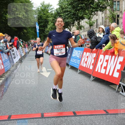 14.06.2026 - REWE Women's Run Strokosch-Dieckow http://msf.ph/oto/9751079 14.06.2026 09:50:32 Ziel 10021, 10396, 10869, 10958, 11009 meine-sportfotos.de