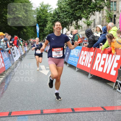14.06.2026 - REWE Women's Run Strokosch-Dieckow http://msf.ph/oto/9751087 14.06.2026 09:50:32 Ziel 10021, 10396, 10869, 10958, 11009 meine-sportfotos.de