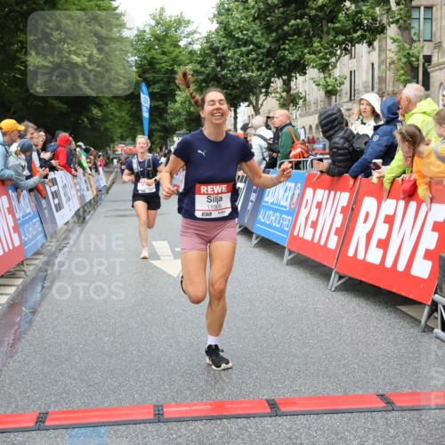 14.06.2026 - REWE Women's Run Strokosch-Dieckow http://msf.ph/oto/9751095 14.06.2026 09:50:32 Ziel 10021, 10396, 10869, 10958, 11009 meine-sportfotos.de