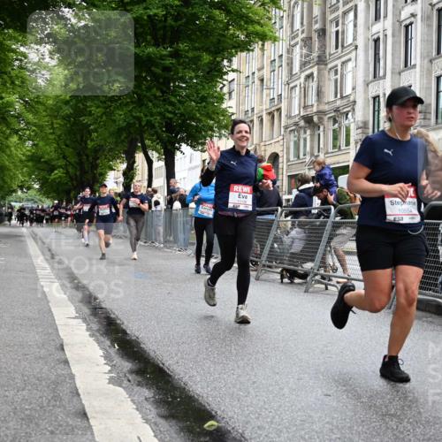 14.06.2026 - REWE Women's Run J. Mangold http://msf.ph/oto/9751098 14.06.2026 10:03:54 Ziel 10335, 10554, 10974, 11037, 11108, 11279, 11338, 11534 meine-sportfotos.de