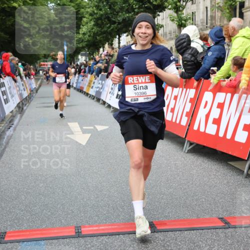 14.06.2026 - REWE Women's Run Strokosch-Dieckow http://msf.ph/oto/9751104 14.06.2026 09:50:29 Ziel 10021, 10396, 10958, 11009 meine-sportfotos.de