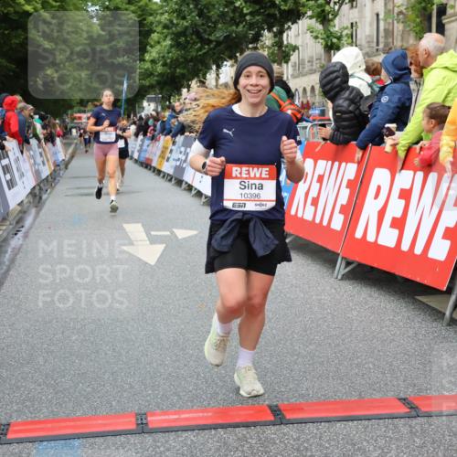 14.06.2026 - REWE Women's Run Strokosch-Dieckow http://msf.ph/oto/9751123 14.06.2026 09:50:29 Ziel 10021, 10396, 10958, 11009 meine-sportfotos.de