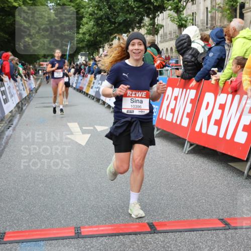 14.06.2026 - REWE Women's Run Strokosch-Dieckow http://msf.ph/oto/9751138 14.06.2026 09:50:29 Ziel 10021, 10396, 10958, 11009 meine-sportfotos.de