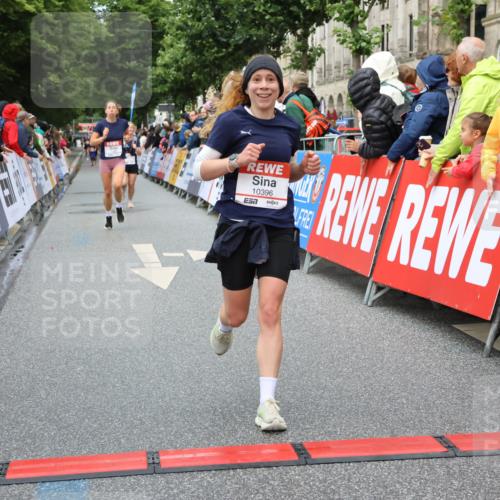 14.06.2026 - REWE Women's Run Strokosch-Dieckow http://msf.ph/oto/9751151 14.06.2026 09:50:29 Ziel 10021, 10396, 10958, 11009 meine-sportfotos.de