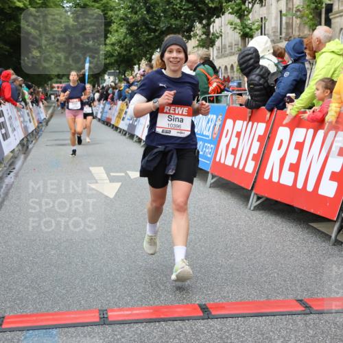 14.06.2026 - REWE Women's Run Strokosch-Dieckow http://msf.ph/oto/9751168 14.06.2026 09:50:29 Ziel 10021, 10396, 10958, 11009 meine-sportfotos.de
