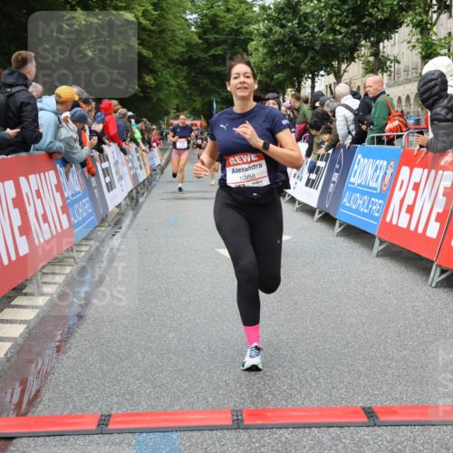 14.06.2026 - REWE Women's Run Strokosch-Dieckow http://msf.ph/oto/9751181 14.06.2026 09:50:27 Ziel 10021, 10346, 10396, 10958 meine-sportfotos.de
