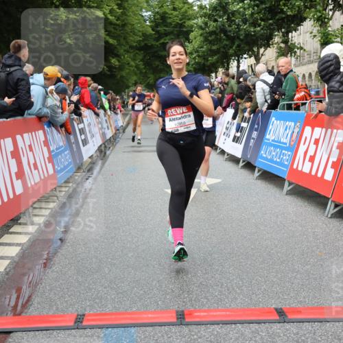 14.06.2026 - REWE Women's Run Strokosch-Dieckow http://msf.ph/oto/9751212 14.06.2026 09:50:27 Ziel 10021, 10346, 10396, 10958 meine-sportfotos.de