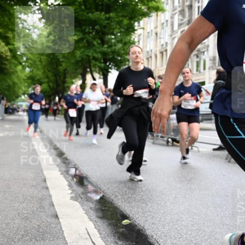 14.06.2026 - REWE Women's Run J. Mangold http://msf.ph/oto/9751237 14.06.2026 10:04:13 Ziel 10486, 10771, 10779, 10787, 10788, 11002, 11068, 11118, 11187, 11473 meine-sportfotos.de