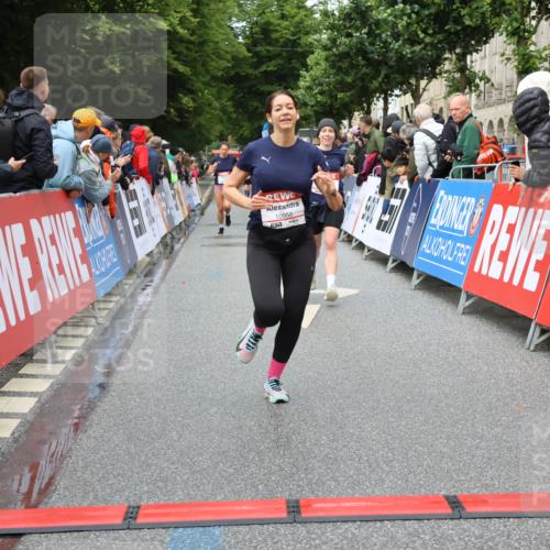 14.06.2026 - REWE Women's Run Strokosch-Dieckow http://msf.ph/oto/9751243 14.06.2026 09:50:27 Ziel 10021, 10346, 10396, 10958 meine-sportfotos.de