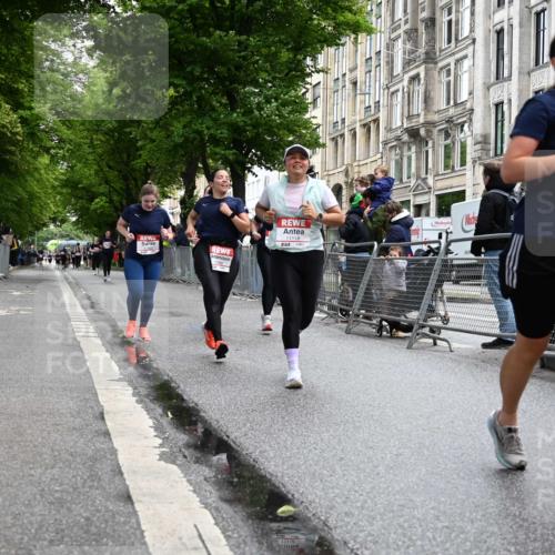 14.06.2026 - REWE Women's Run J. Mangold http://msf.ph/oto/9751256 14.06.2026 10:04:15 Ziel 10486, 10771, 10779, 10787, 10788, 11002, 11068, 11118, 11187, 11473 meine-sportfotos.de