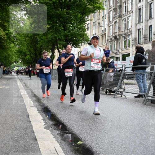 14.06.2026 - REWE Women's Run J. Mangold http://msf.ph/oto/9751260 14.06.2026 10:04:15 Ziel 10486, 10771, 10779, 10787, 10788, 11002, 11068, 11118, 11187, 11473 meine-sportfotos.de