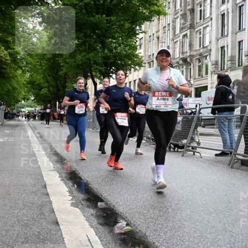 14.06.2026 - REWE Women's Run J. Mangold http://msf.ph/oto/9751263 14.06.2026 10:04:15 Ziel 10486, 10771, 10779, 10787, 10788, 11002, 11068, 11118, 11187, 11473 meine-sportfotos.de