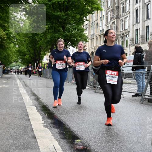 14.06.2026 - REWE Women's Run J. Mangold http://msf.ph/oto/9751274 14.06.2026 10:04:16 Ziel 10486, 10771, 10779, 10787, 10788, 11002, 11068, 11118, 11187, 11473 meine-sportfotos.de