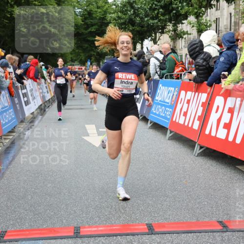 14.06.2026 - REWE Women's Run Strokosch-Dieckow http://msf.ph/oto/9751328 14.06.2026 09:50:24 Ziel 10021, 10346, 10958 meine-sportfotos.de