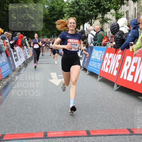 14.06.2026 - REWE Women's Run Strokosch-Dieckow http://msf.ph/oto/9751342 14.06.2026 09:50:24 Ziel 10021, 10346, 10958 meine-sportfotos.de