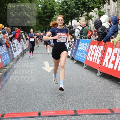 14.06.2026 - REWE Women's Run Strokosch-Dieckow http://msf.ph/oto/9751356 14.06.2026 09:50:24 Ziel 10021, 10346, 10958 meine-sportfotos.de