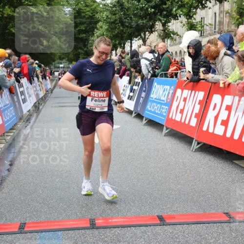 14.06.2026 - REWE Women's Run Strokosch-Dieckow http://msf.ph/oto/9751496 14.06.2026 09:50:14 Ziel 10214, 10691, 10894 meine-sportfotos.de