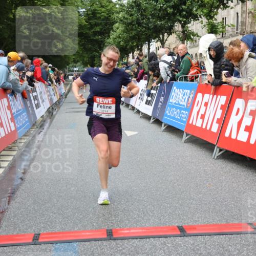 14.06.2026 - REWE Women's Run Strokosch-Dieckow http://msf.ph/oto/9751530 14.06.2026 09:50:14 Ziel 10214, 10691, 10894 meine-sportfotos.de