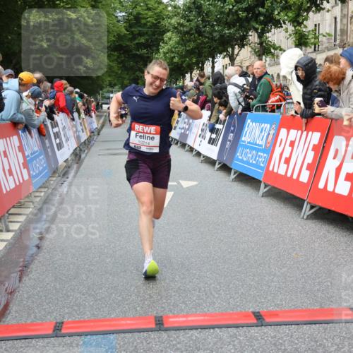 14.06.2026 - REWE Women's Run Strokosch-Dieckow http://msf.ph/oto/9751544 14.06.2026 09:50:14 Ziel 10214, 10691, 10894 meine-sportfotos.de