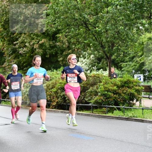 14.06.2026 - REWE Women's Run Dr. Thomas Lammeyer http://msf.ph/oto/9751550 14.06.2026 09:13:54 Laufen 10266, 10328, 10072, 10245 meine-sportfotos.de