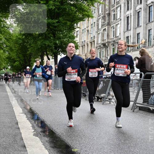 14.06.2026 - REWE Women's Run J. Mangold http://msf.ph/oto/9751557 14.06.2026 10:05:04 Ziel 10222, 10418, 10512, 10524, 10533, 10583, 10645, 10836, 10968, 11107, 11263, 11264, 11452, 11462 meine-sportfotos.de