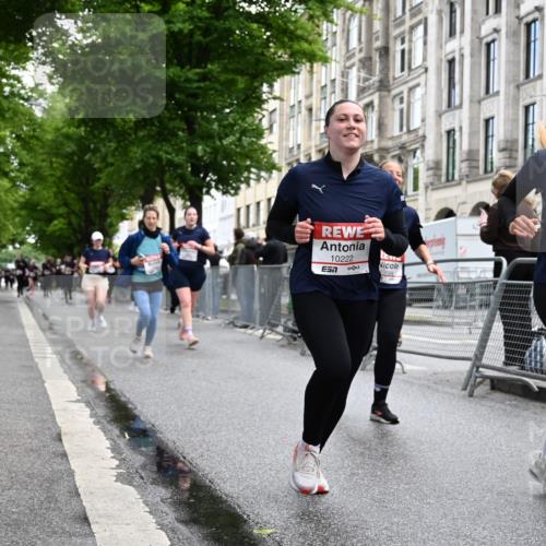 14.06.2026 - REWE Women's Run J. Mangold http://msf.ph/oto/9751562 14.06.2026 10:05:04 Ziel 10222, 10418, 10512, 10524, 10533, 10583, 10645, 10836, 10968, 11107, 11263, 11264, 11452, 11462 meine-sportfotos.de