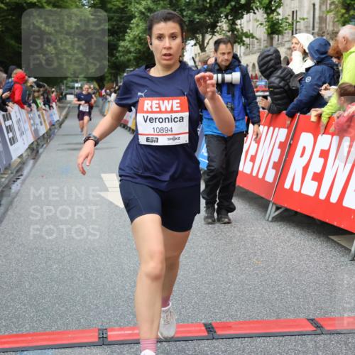 14.06.2026 - REWE Women's Run Strokosch-Dieckow http://msf.ph/oto/9751568 14.06.2026 09:50:09 Ziel 10281, 10322, 10342, 10691, 10894 meine-sportfotos.de