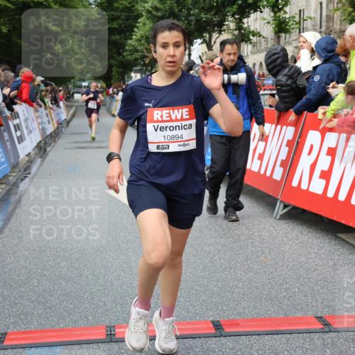 14.06.2026 - REWE Women's Run Strokosch-Dieckow http://msf.ph/oto/9751586 14.06.2026 09:50:09 Ziel 10281, 10322, 10342, 10691, 10894 meine-sportfotos.de