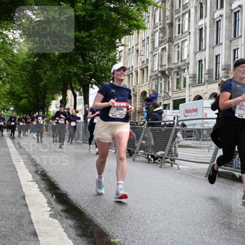 14.06.2026 - REWE Women's Run J. Mangold http://msf.ph/oto/9751604 14.06.2026 10:05:09 Ziel 10418, 10524, 10645, 10836, 10959, 11264, 11305, 11478 meine-sportfotos.de