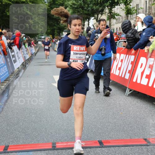 14.06.2026 - REWE Women's Run Strokosch-Dieckow http://msf.ph/oto/9751632 14.06.2026 09:50:09 Ziel 10281, 10322, 10342, 10691, 10894 meine-sportfotos.de