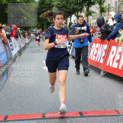 14.06.2026 - REWE Women's Run Strokosch-Dieckow http://msf.ph/oto/9751646 14.06.2026 09:50:09 Ziel 10281, 10322, 10342, 10691, 10894 meine-sportfotos.de