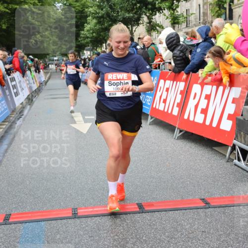 14.06.2026 - REWE Women's Run Strokosch-Dieckow http://msf.ph/oto/9751676 14.06.2026 09:50:06 Ziel 10281, 10322, 10342, 10691, 10738, 10894 meine-sportfotos.de