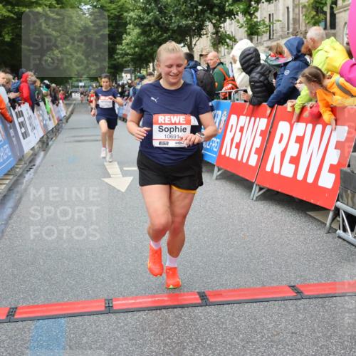 14.06.2026 - REWE Women's Run Strokosch-Dieckow http://msf.ph/oto/9751691 14.06.2026 09:50:06 Ziel 10281, 10322, 10342, 10691, 10738, 10894 meine-sportfotos.de