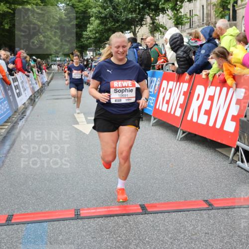 14.06.2026 - REWE Women's Run Strokosch-Dieckow http://msf.ph/oto/9751706 14.06.2026 09:50:06 Ziel 10281, 10322, 10342, 10691, 10738, 10894 meine-sportfotos.de