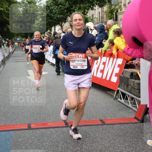 14.06.2026 - REWE Women's Run Strokosch-Dieckow http://msf.ph/oto/9751738 14.06.2026 09:50:05 Ziel 10281, 10322, 10342, 10691, 10738, 10885, 10894 meine-sportfotos.de