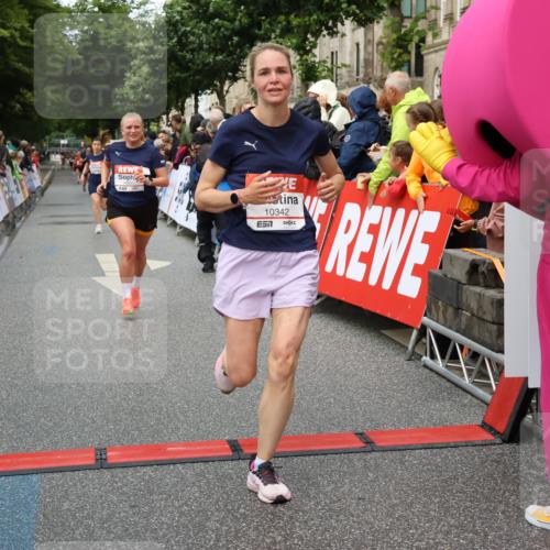 14.06.2026 - REWE Women's Run Strokosch-Dieckow http://msf.ph/oto/9751749 14.06.2026 09:50:05 Ziel 10281, 10322, 10342, 10691, 10738, 10885, 10894 meine-sportfotos.de