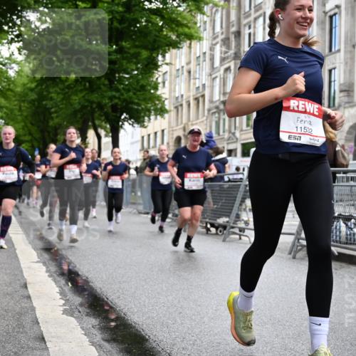 14.06.2026 - REWE Women's Run J. Mangold http://msf.ph/oto/9751783 14.06.2026 10:05:32 Ziel 10048, 10050, 10199, 10332, 10477, 10624, 10694, 10705, 10726, 10761, 10799, 10910, 11034, 11036, 11181, 11316, 11356, 11363, 11532 meine-sportfotos.de