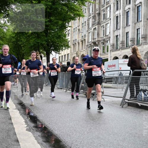 14.06.2026 - REWE Women's Run J. Mangold http://msf.ph/oto/9751789 14.06.2026 10:05:32 Ziel 10048, 10050, 10199, 10332, 10477, 10624, 10694, 10705, 10726, 10761, 10799, 10910, 11034, 11036, 11181, 11316, 11356, 11363, 11532 meine-sportfotos.de