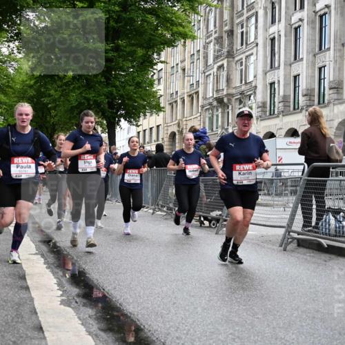 14.06.2026 - REWE Women's Run J. Mangold http://msf.ph/oto/9751791 14.06.2026 10:05:32 Ziel 10048, 10050, 10199, 10332, 10477, 10624, 10694, 10705, 10726, 10761, 10799, 10910, 11034, 11036, 11181, 11316, 11356, 11363, 11532 meine-sportfotos.de
