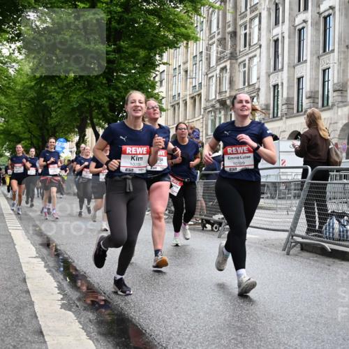 14.06.2026 - REWE Women's Run J. Mangold http://msf.ph/oto/9751815 14.06.2026 10:05:35 Ziel 10048, 10049, 10050, 10123, 10199, 10477, 10538, 10624, 10654, 10694, 10705, 10726, 10761, 10910, 11010, 11034, 11036, 11181, 11316, 11356, 11363, 11532 meine-sportfotos.de