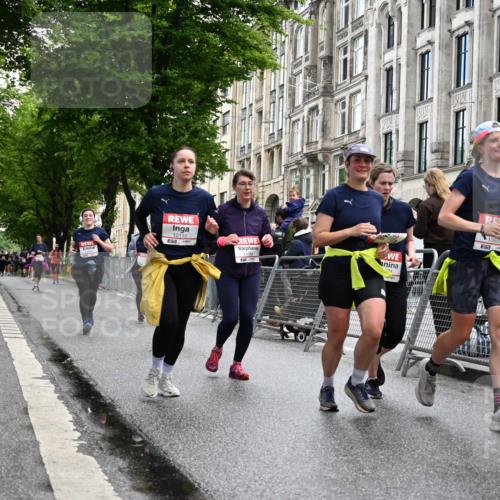 14.06.2026 - REWE Women's Run J. Mangold http://msf.ph/oto/9751886 14.06.2026 10:05:44 Ziel 10019, 10123, 10195, 10462, 10538, 10581, 10654, 10671, 10823, 10880, 11112, 11114, 11121, 11188, 11503 meine-sportfotos.de