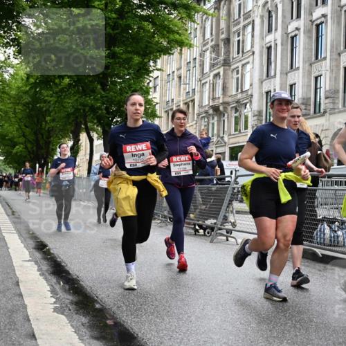 14.06.2026 - REWE Women's Run J. Mangold http://msf.ph/oto/9751888 14.06.2026 10:05:44 Ziel 10019, 10123, 10195, 10462, 10538, 10581, 10654, 10671, 10823, 10880, 11112, 11114, 11121, 11188, 11503 meine-sportfotos.de