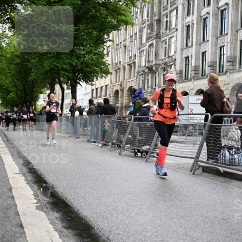 14.06.2026 - REWE Women's Run J. Mangold http://msf.ph/oto/9751958 14.06.2026 10:05:55 Ziel 10284, 10701, 10988, 11134, 11211 meine-sportfotos.de