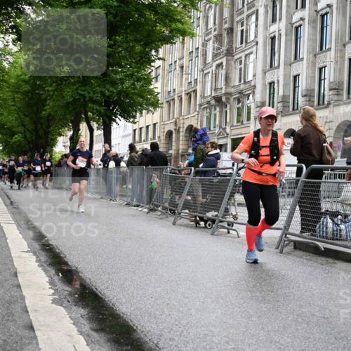 14.06.2026 - REWE Women's Run J. Mangold http://msf.ph/oto/9751961 14.06.2026 10:05:56 Ziel 10284, 10701, 10988, 11134, 11211 meine-sportfotos.de