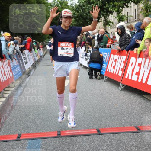14.06.2026 - REWE Women's Run Strokosch-Dieckow http://msf.ph/oto/9751962 14.06.2026 09:49:59 Ziel 10281, 10322, 10738, 10885, 11408 meine-sportfotos.de