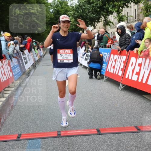 14.06.2026 - REWE Women's Run Strokosch-Dieckow http://msf.ph/oto/9751974 14.06.2026 09:49:59 Ziel 10281, 10322, 10738, 10885, 11408 meine-sportfotos.de