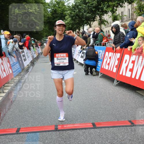 14.06.2026 - REWE Women's Run Strokosch-Dieckow http://msf.ph/oto/9751991 14.06.2026 09:49:59 Ziel 10281, 10322, 10738, 10885, 11408 meine-sportfotos.de