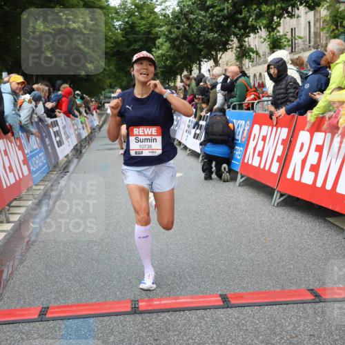 14.06.2026 - REWE Women's Run Strokosch-Dieckow http://msf.ph/oto/9752007 14.06.2026 09:49:59 Ziel 10281, 10322, 10738, 10885, 11408 meine-sportfotos.de