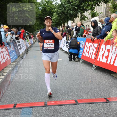 14.06.2026 - REWE Women's Run Strokosch-Dieckow http://msf.ph/oto/9752021 14.06.2026 09:49:59 Ziel 10281, 10322, 10738, 10885, 11408 meine-sportfotos.de